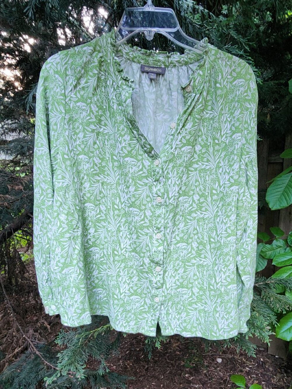 GUC Style and Co 1X Women's long sleeve button up Green floral blouse